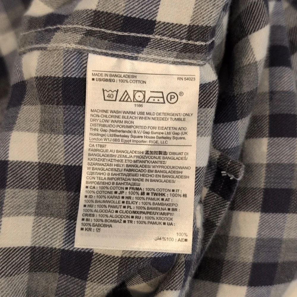 Banana Republic Men's Medium Lightweight Flannel Long Sleeve Button Down Shirt